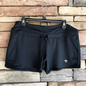 Mountain Hardwear black Mighty Power Training shorts NWT Large